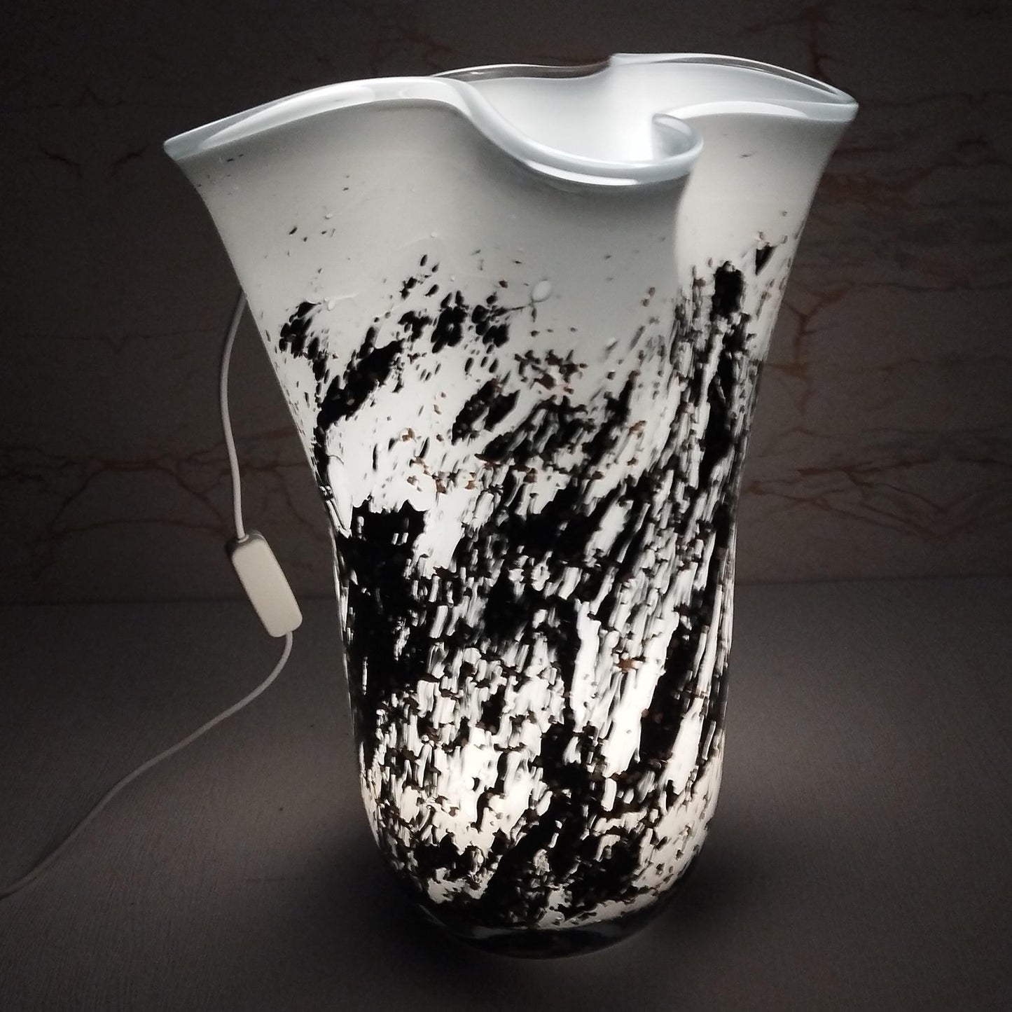 Handcrafted Black & White Glass Vase Lamp: Ambient Home Decor