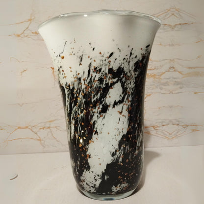 Handcrafted Black & White Glass Vase Lamp: Ambient Home Decor