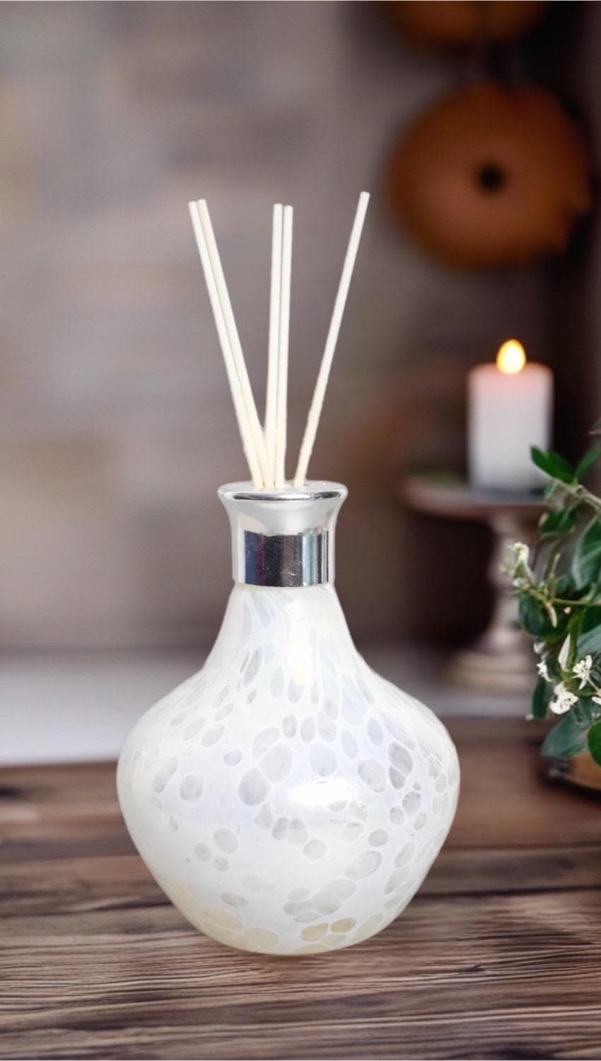 Handmade Iridescent Glass Diffuser: Artistic Aroma Decor