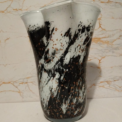 Handcrafted Black & White Glass Vase Lamp: Ambient Home Decor