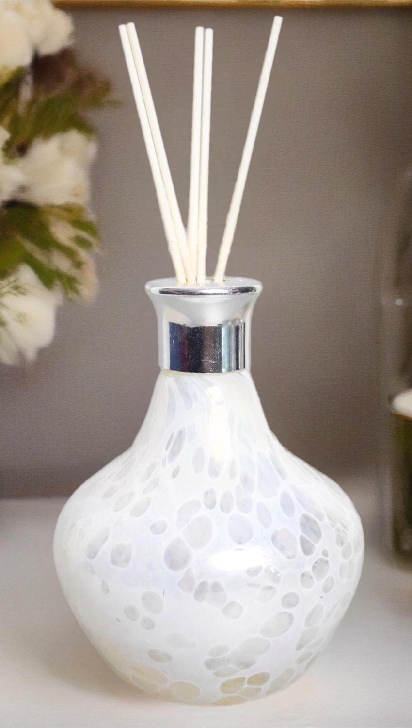 Handmade Iridescent Glass Diffuser: Artistic Aroma Decor