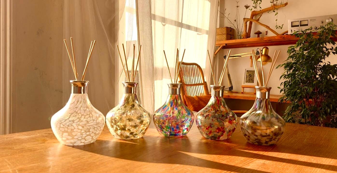 Handmade Iridescent Glass Diffuser Bottle: Artistic Home Aroma Decor